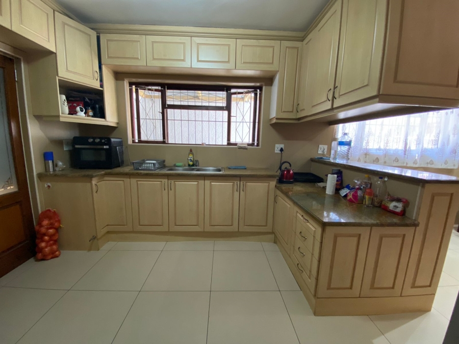 To Let 4 Bedroom Property for Rent in Lansdowne Western Cape